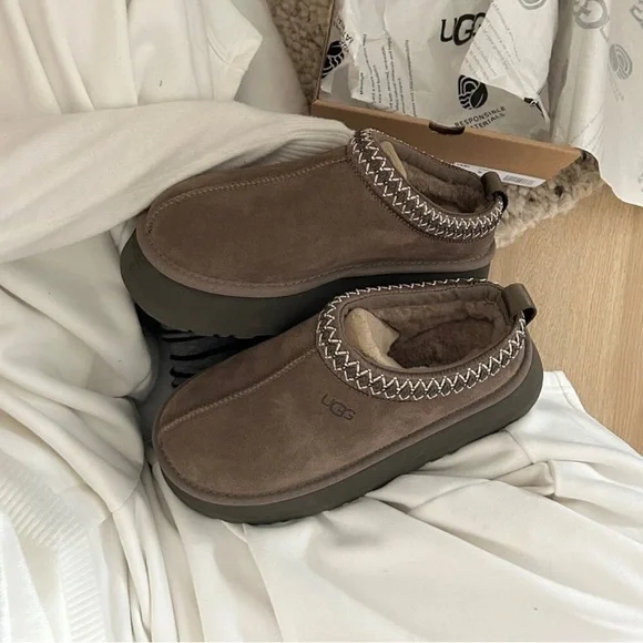 UGG Tazz Platform Slippers in Hickory (NWT/39) - Picture 4 of 8